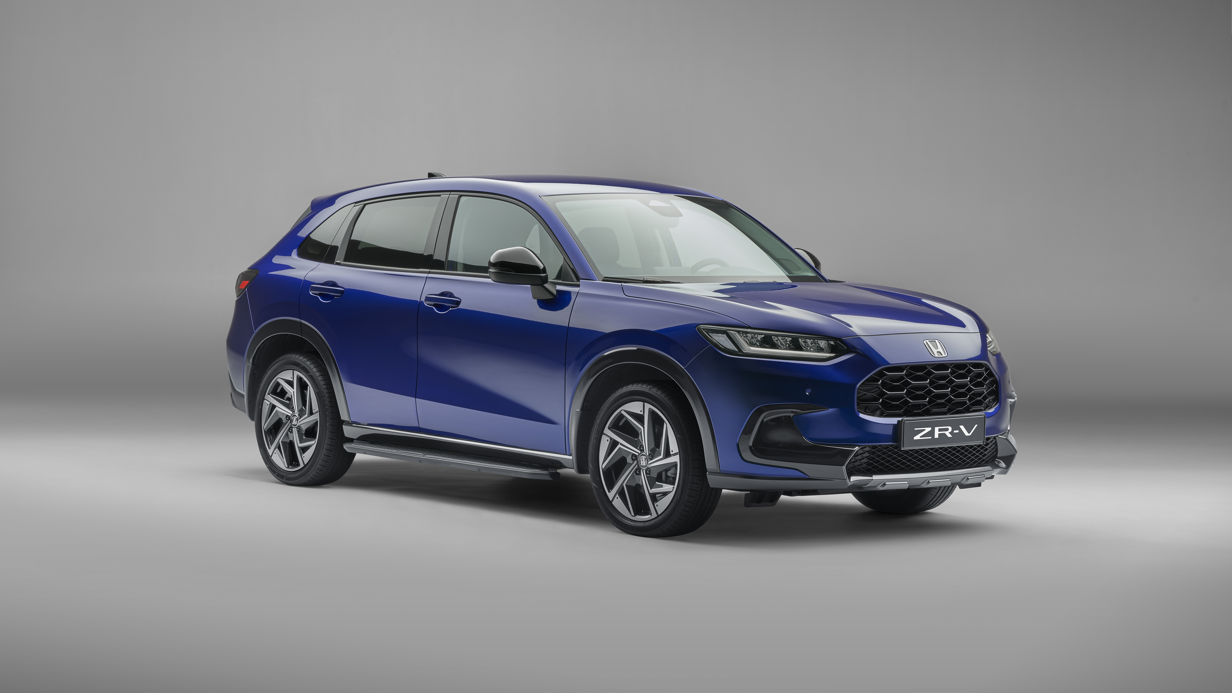 ZR-V Robust-Paket, 3/4-Frontansicht.